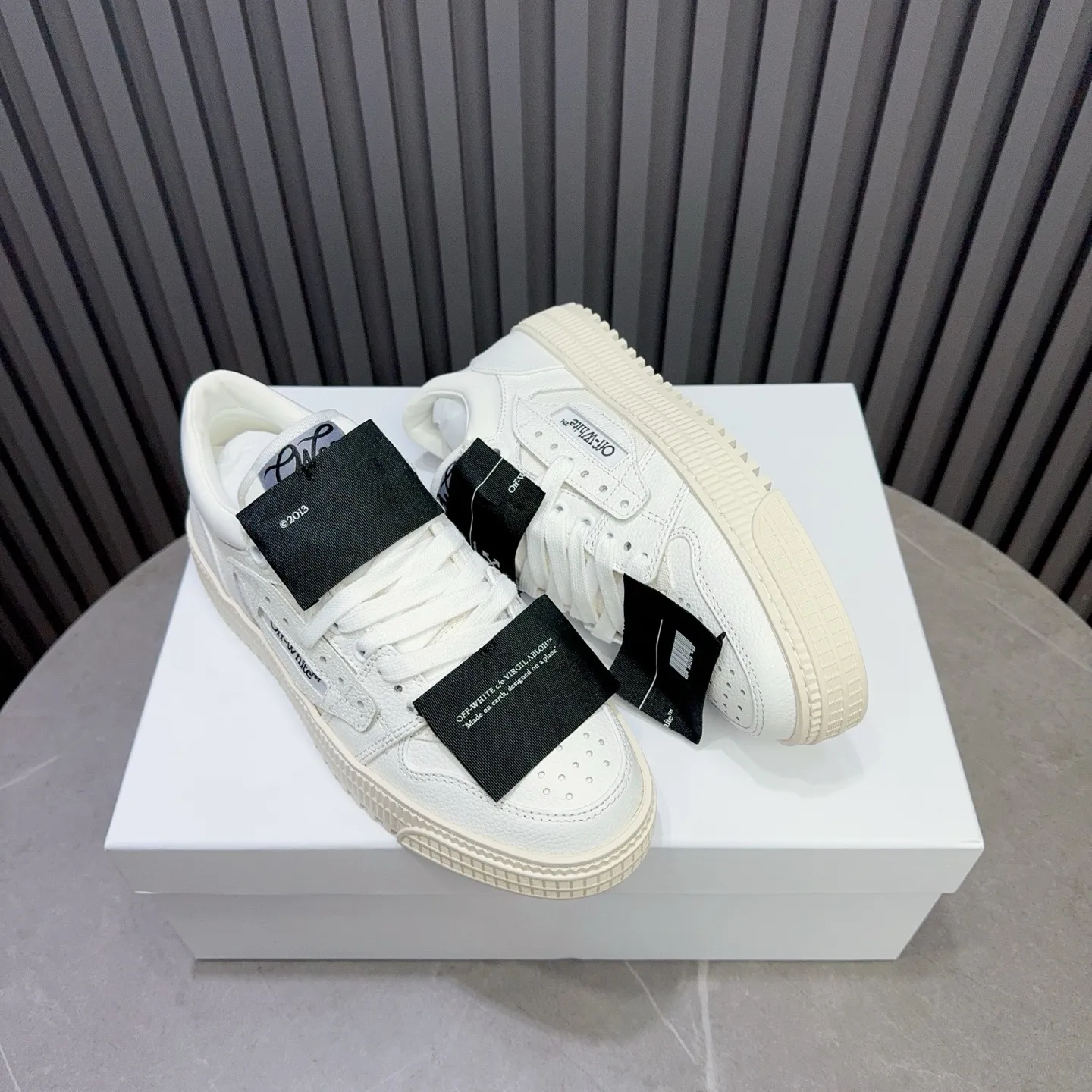 P760 OFF WHITE⚡️Couple model⚡️35-40 women’s model 39-46 men’s model